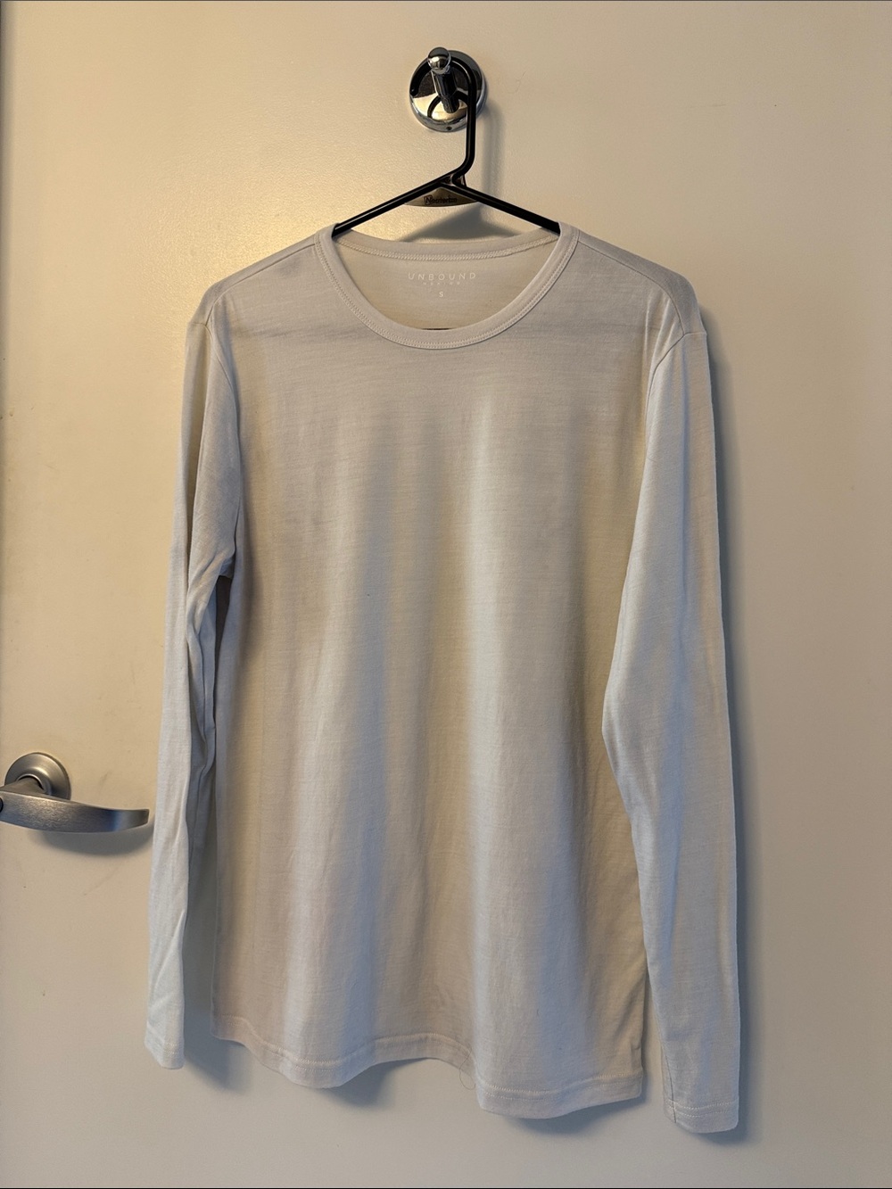 Unbound Merino Men’s Ivory Long-Sleeve Crewneck Tee